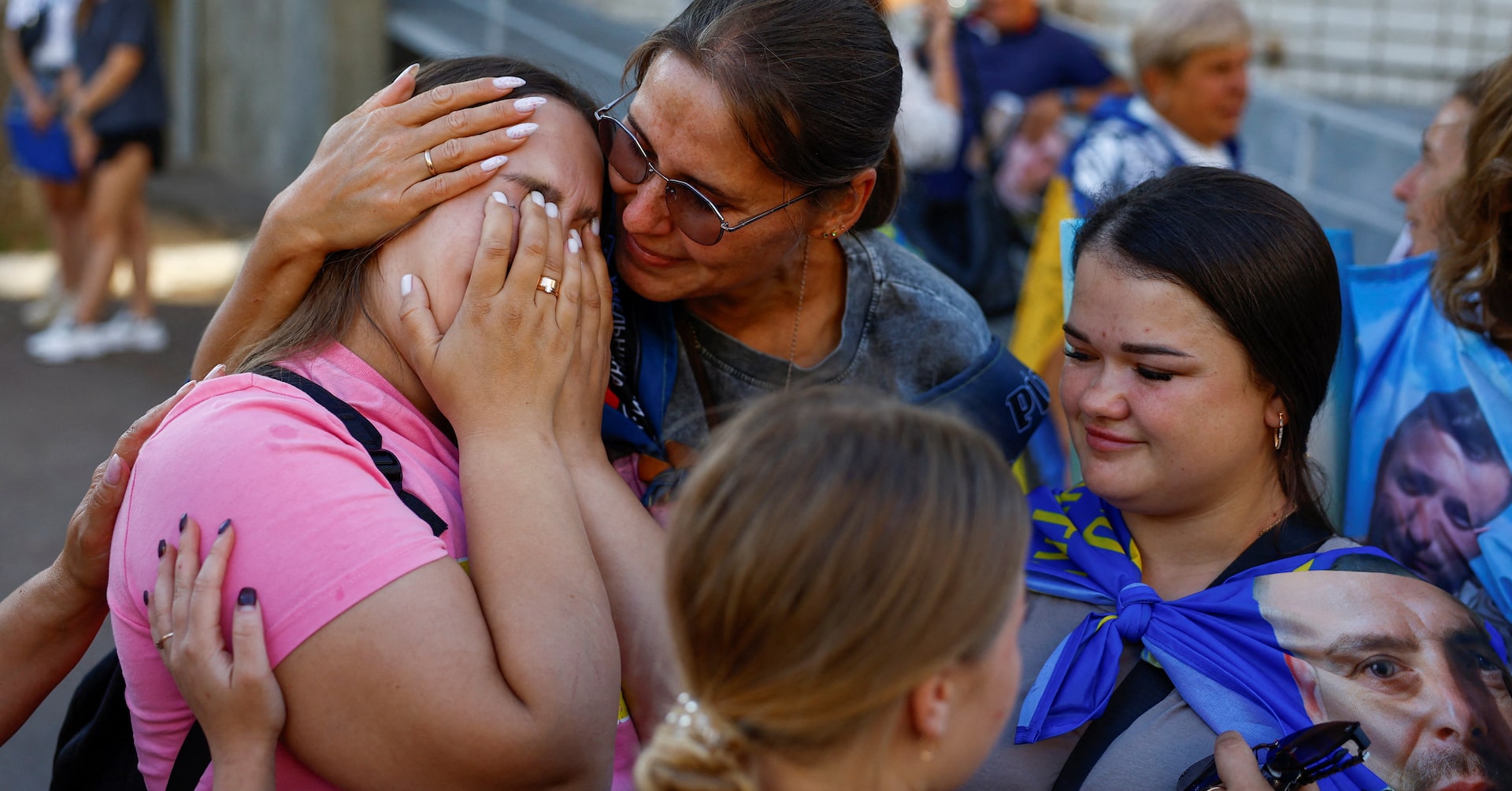 ウクライナ、ロシアとの捕虜交換で84人帰国 民間人数十人含まれる