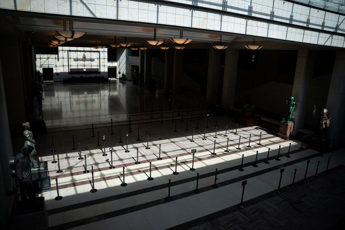 トランプ氏、政府閉鎖の6日決着を要求－民主拒否なら職員解雇を警告