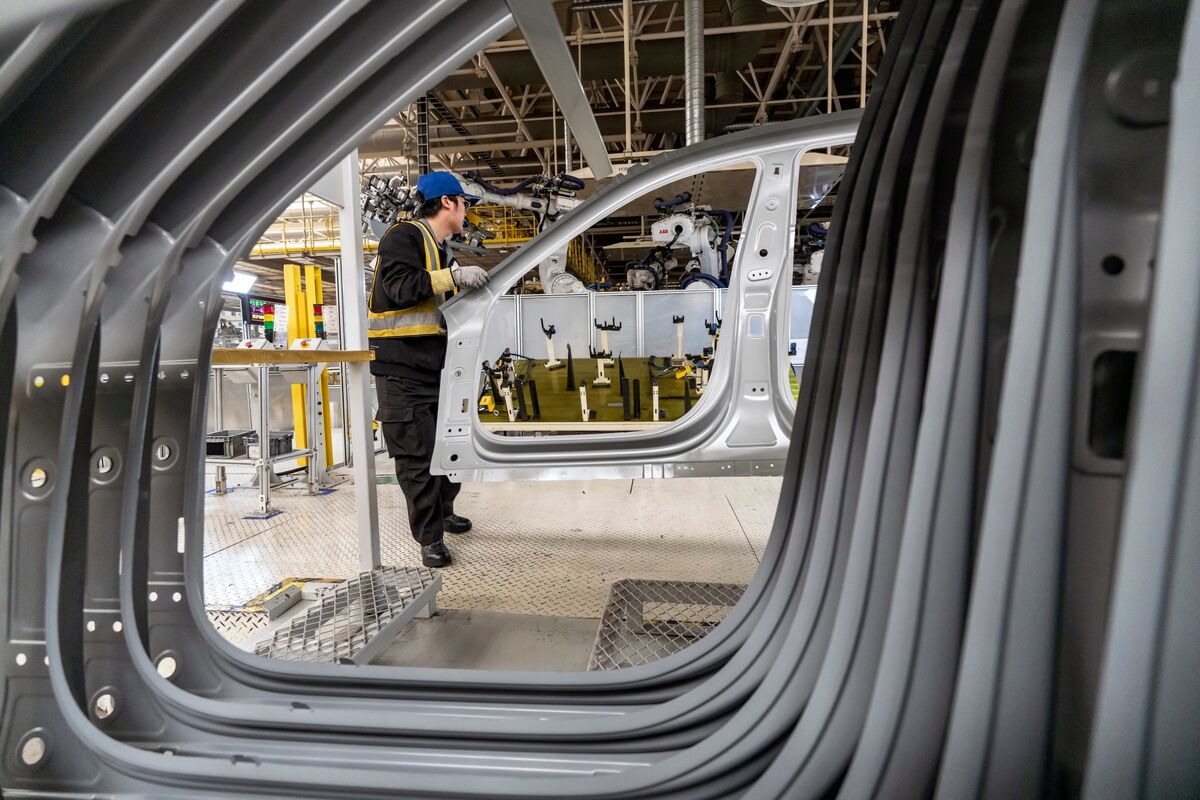 中国製造業の活動縮小ペース鈍化、米国との関税対立緩和で－５月
