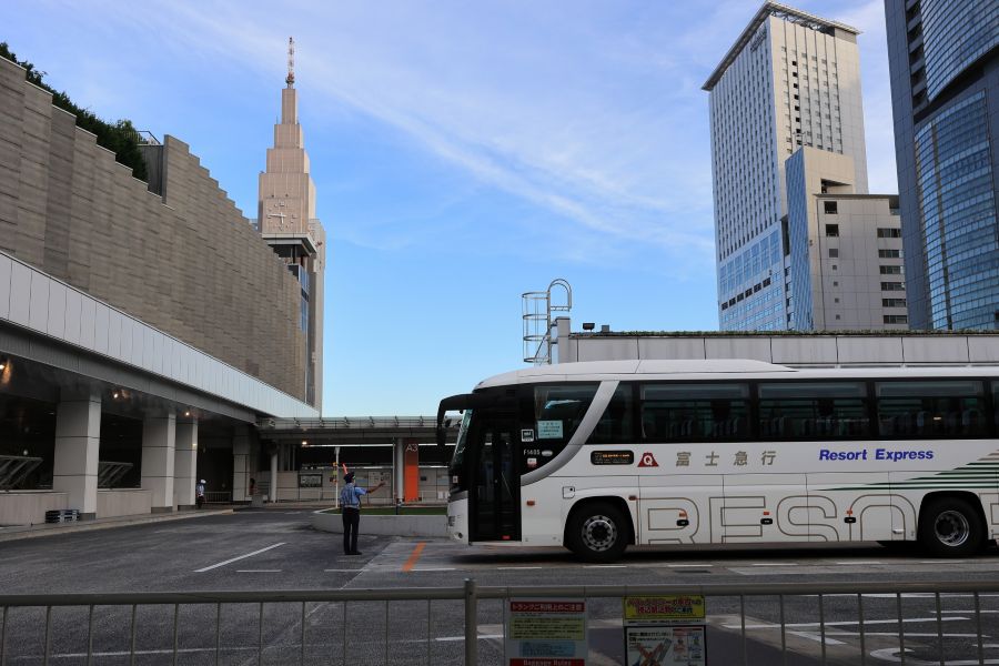 高速バスに「必須の設備」は“トイレ”じゃない！ 「これが最低条件でしょ」1位の設備とは？ 無ければバスにも乗れない？
