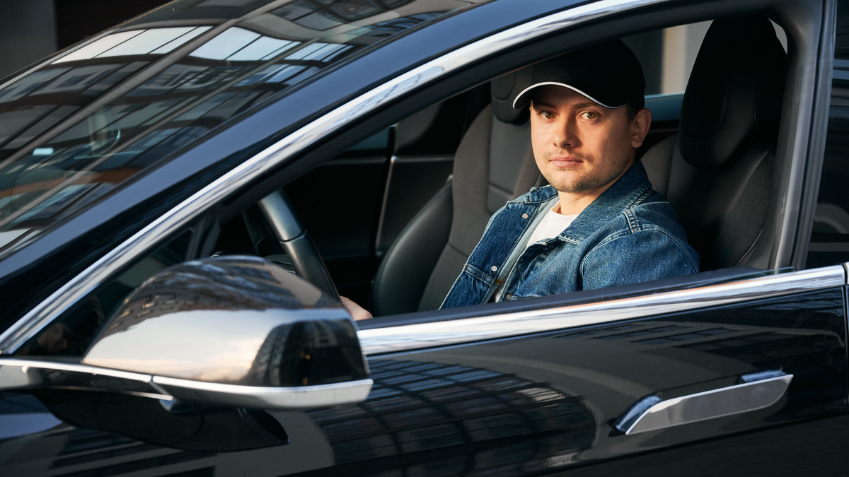 テスラの「完全自動運転」はなぜ他のメーカーと違って危険なのか？