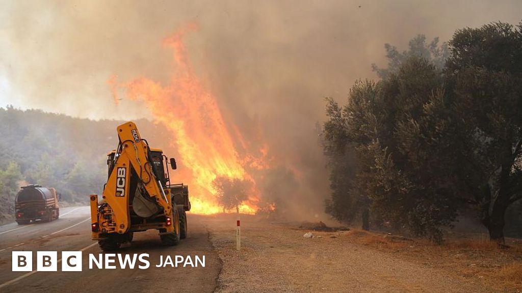 南欧で山火事が拡大、クレタ島で消防士2人死亡 スペインやフランスも熱波に警戒