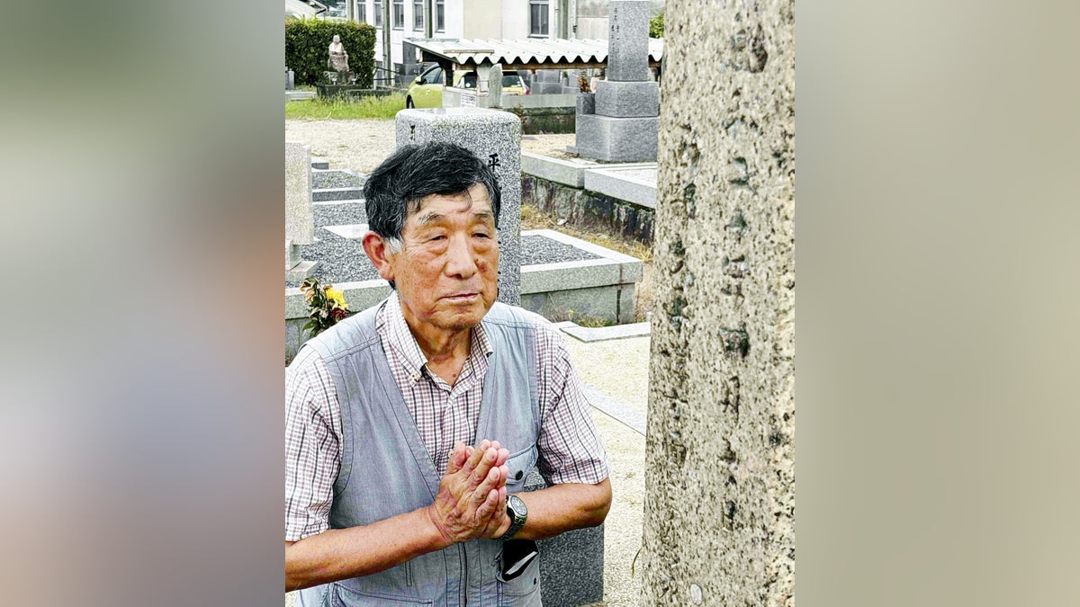 戦艦大和の乗組員だった父に「やっと来られた」…最後の洋上慰霊に写真忍ばせ初参加