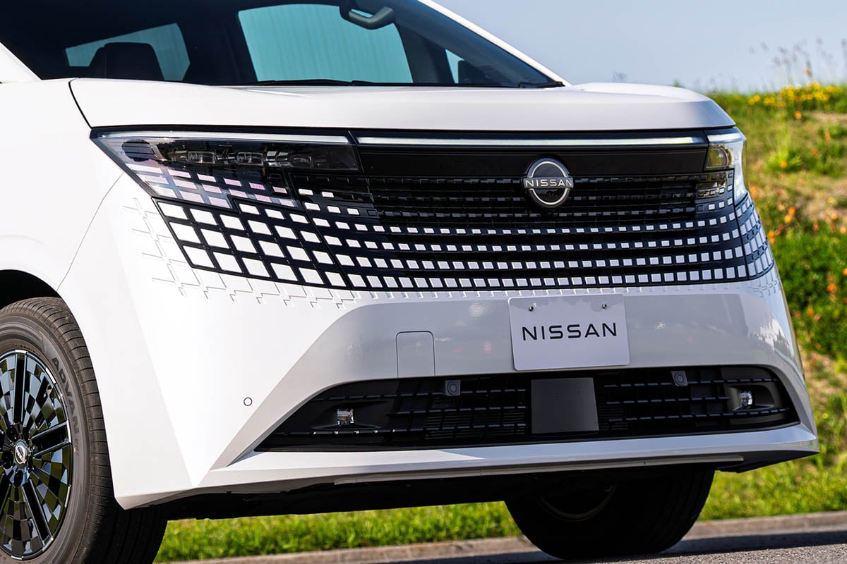 先行受注4500台超え!? 「アルファードと迷う」の声も！ 日産 新型「エルグランド」はどんな高級ミニバン？ SNSに寄せられるリアルな反響