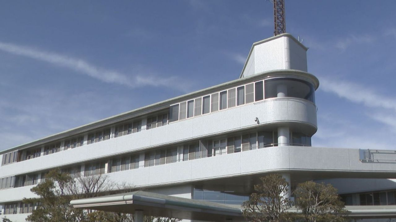男児に花火当てた疑い 支援員逮捕