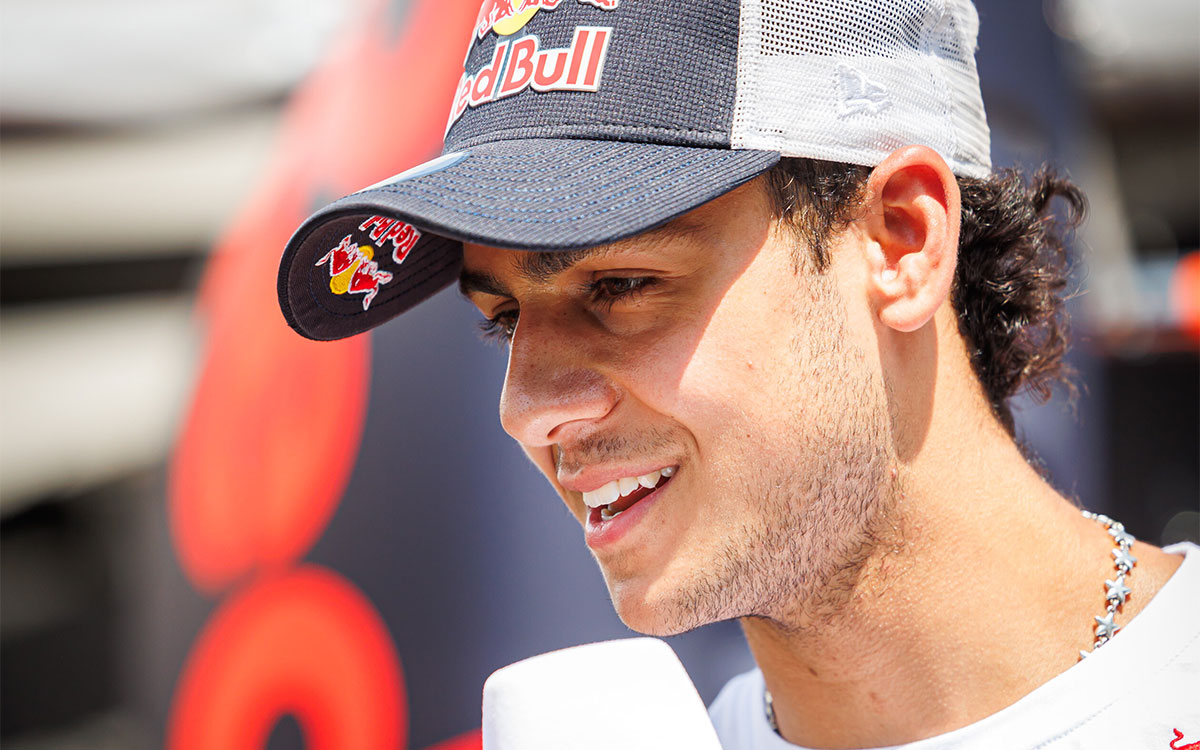 「傑出した才能」リンブラッド、5歳からの夢叶えて26年F1デビュー。”舵取り役”のローソンとVCARBでタッグ