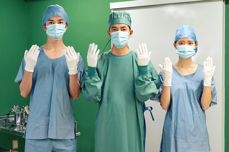 現役外科医が明かす「自分では避けたい手術」 直腸がんの肛門温存手術には再発リスク、食道がん手術は医師の腕の次第、予防的な白内障手術で見えにくくなることも