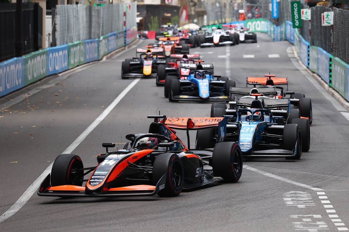 「ここはモナコ・モンテカルロ。絶対に抜けない」と無線で高らかに宣言！ 山越陽悠がFIA F3で初優勝｜FIA F3モナコ スプリントレース
