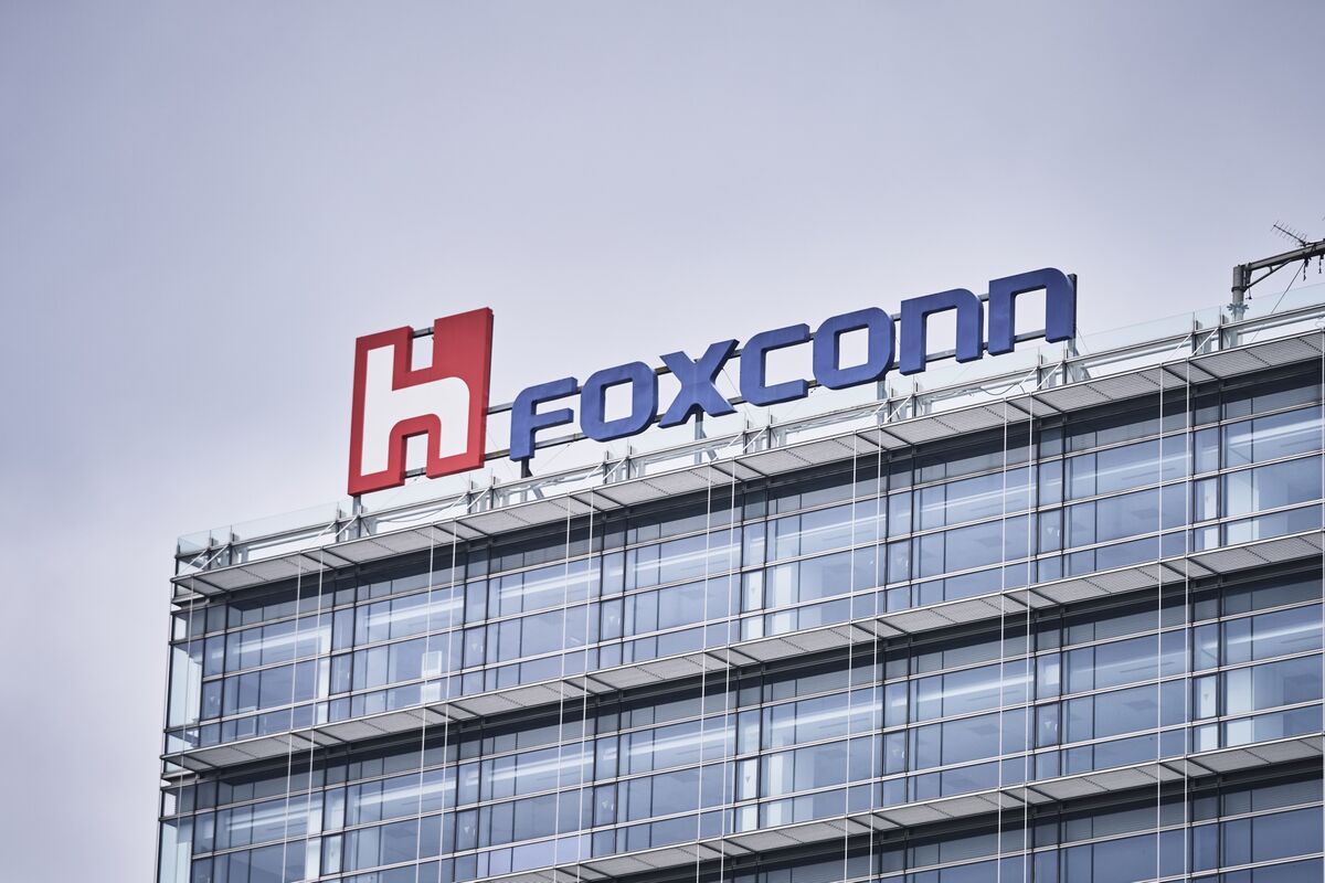 ソフトバンクＧの米ＡＩ工場、鴻海が運営へ－スターゲート拠点に