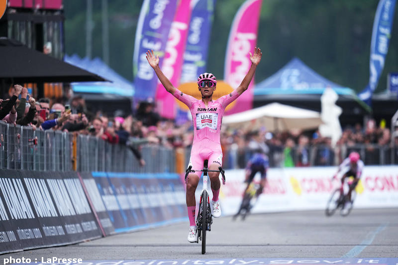 ジロ・デ・イタリア2025 第17ステージはマリア・ローザのデルトロが区間初優勝！｜サイクルスポーツがお届けするスポーツ自転車総合情報サイト｜cyclesports.jp