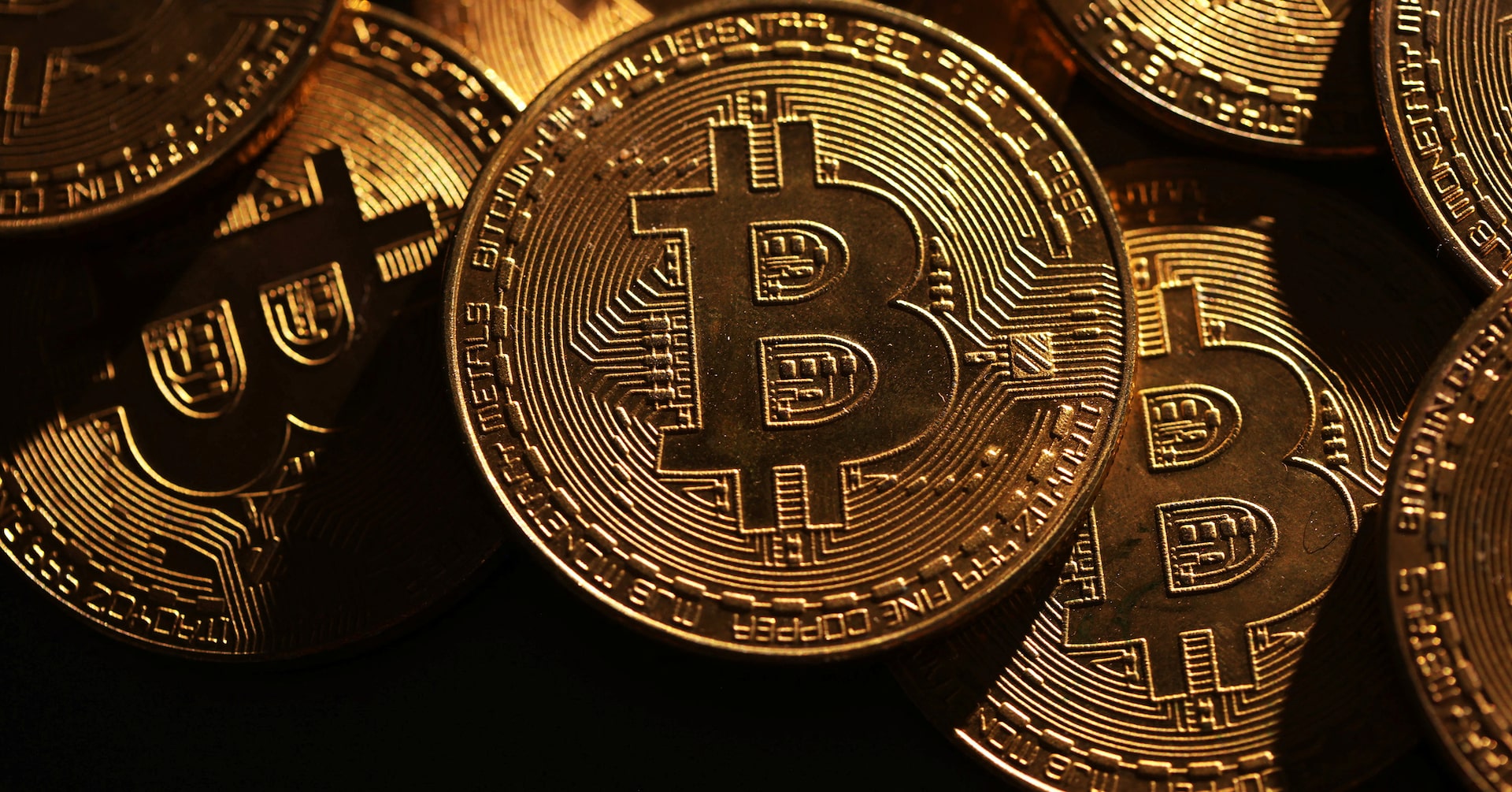 ビットコイン、初の12万ドル突破 「どこで止まるか見通し難い」