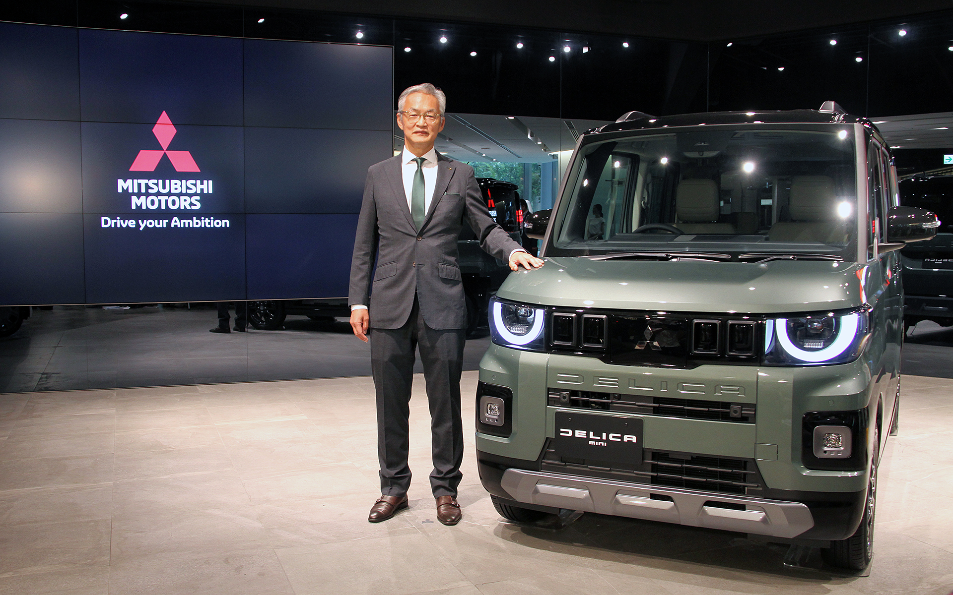 三菱自動車、新型「デリカミニ」発表に合わせ中村達夫副社長が会見 「軽自動車の既成概念を破壊するクルマ」