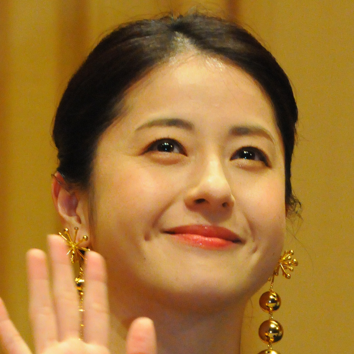 「ずっと棒読み」「違和感ヤバい」大ブレイク人気女優（41）『ジュラシック・ワールド』での初吹き替え演技が酷評の嵐…プロの声優起用求める声も（女性自身）