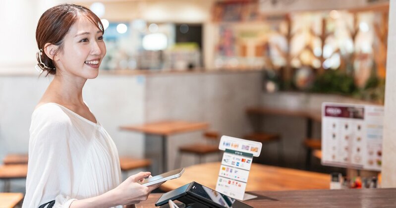 「え…まだスマホ決済やってないの？」物価高騰時代の買い物で“クレジットカード派”が損をするワケ（ダイヤモンド・オンライン）