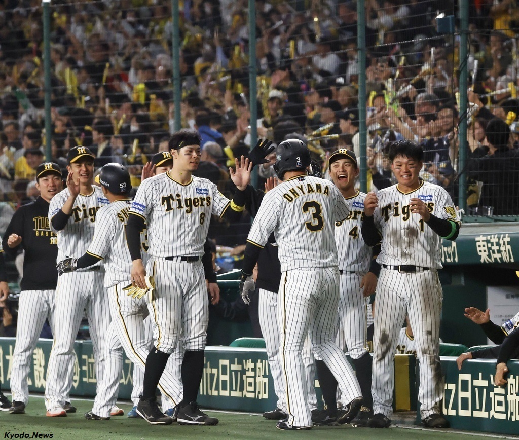 プロ野球、12球団の前半戦入場者数を発表！阪神が入場者数184万3775人でトップ…西武は前年比14.1％のプラス（ベースボールキング）
