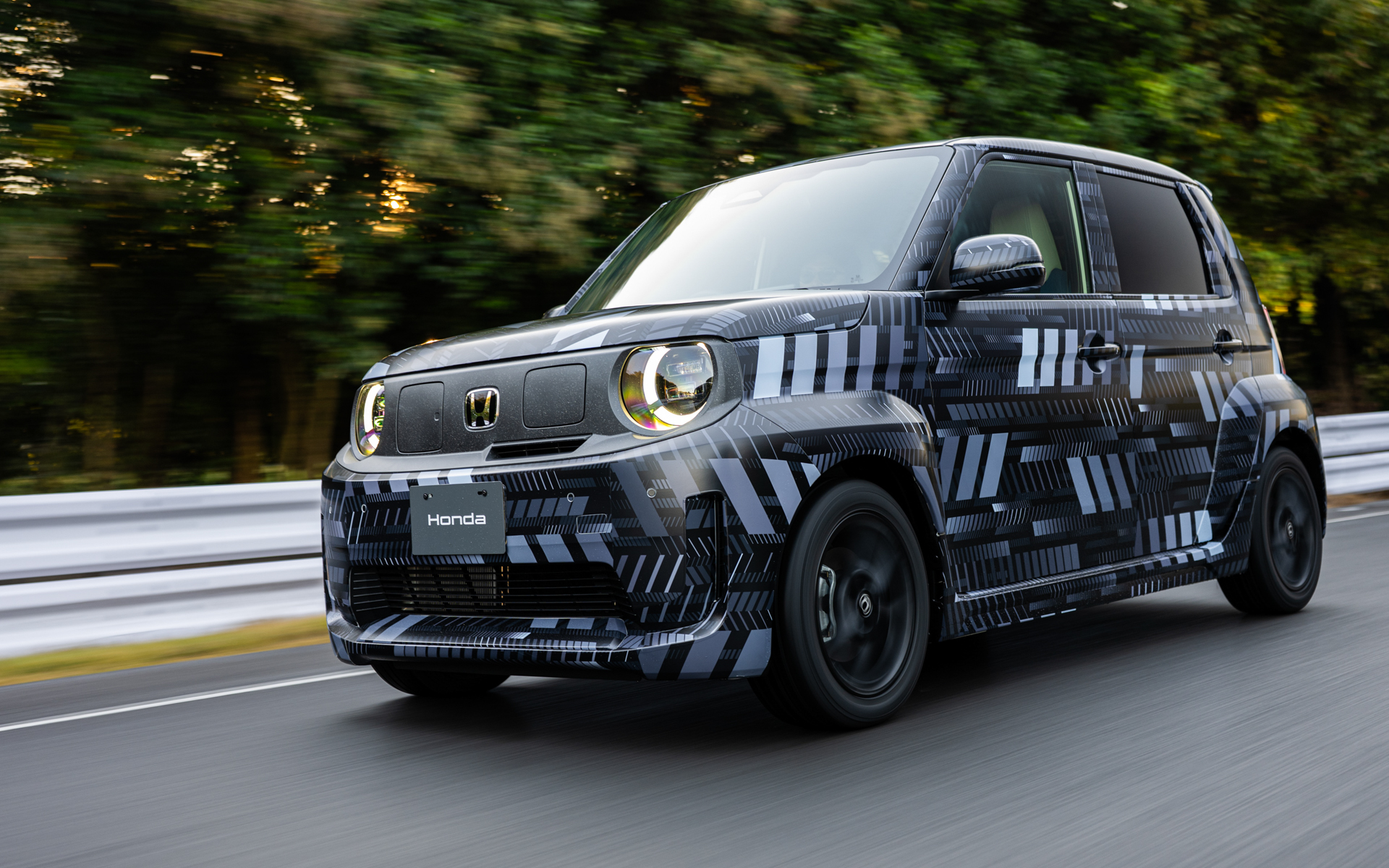 ホンダの新型コンパクトBEV「スーパーONEプロトタイプ」初乗り！ 高いコーナリング性能と低重心だから面白いし“BOOSTモード”も最高すぎた