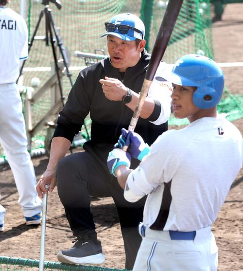 【日本ハム】「やっぱり野村が気になる」山崎武司臨時コーチ合流、課題の手の動きへの練習法伝授