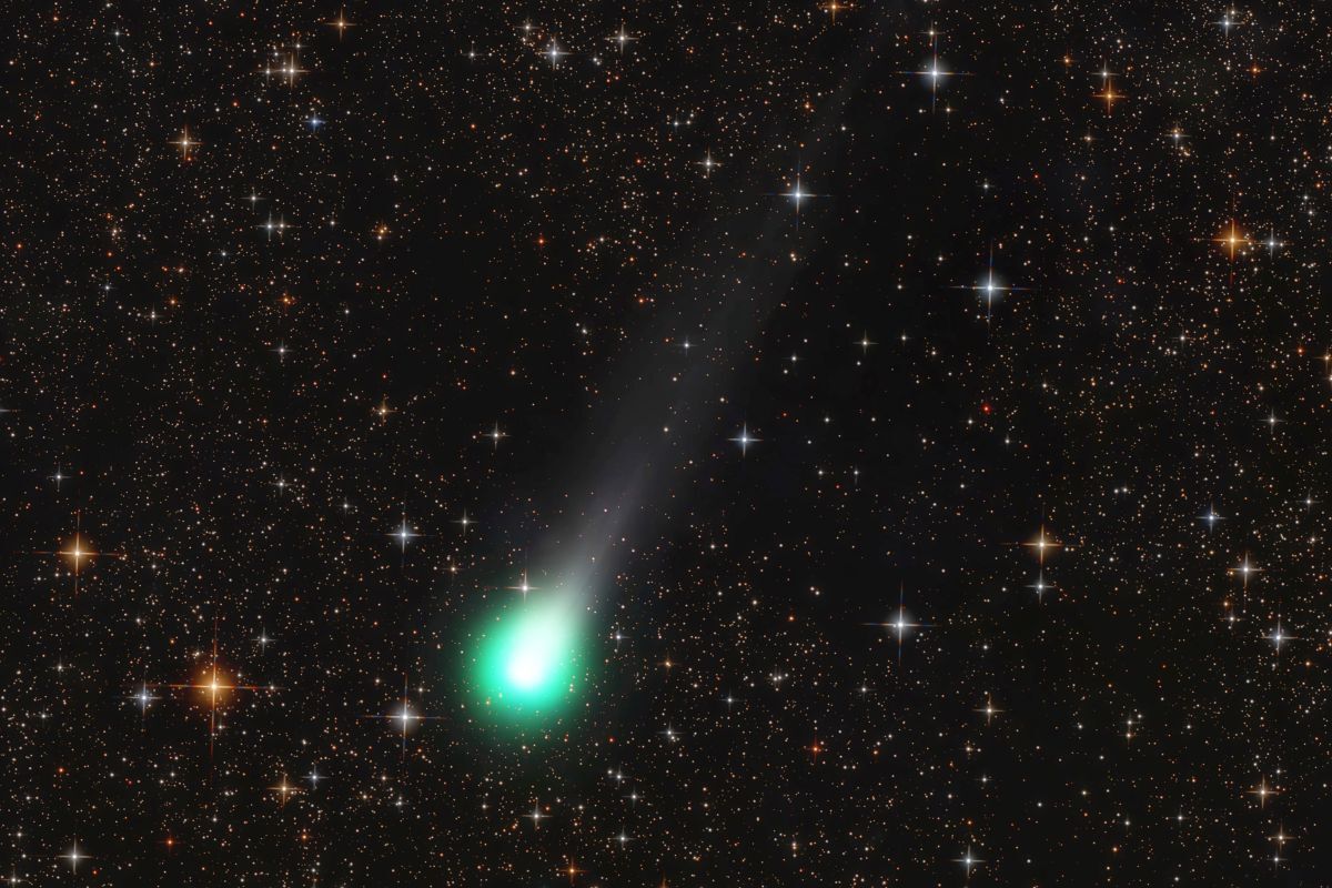 緑色に輝くレモン彗星とスワン彗星、見つけ方と写真撮影のコツ（Forbes JAPAN）