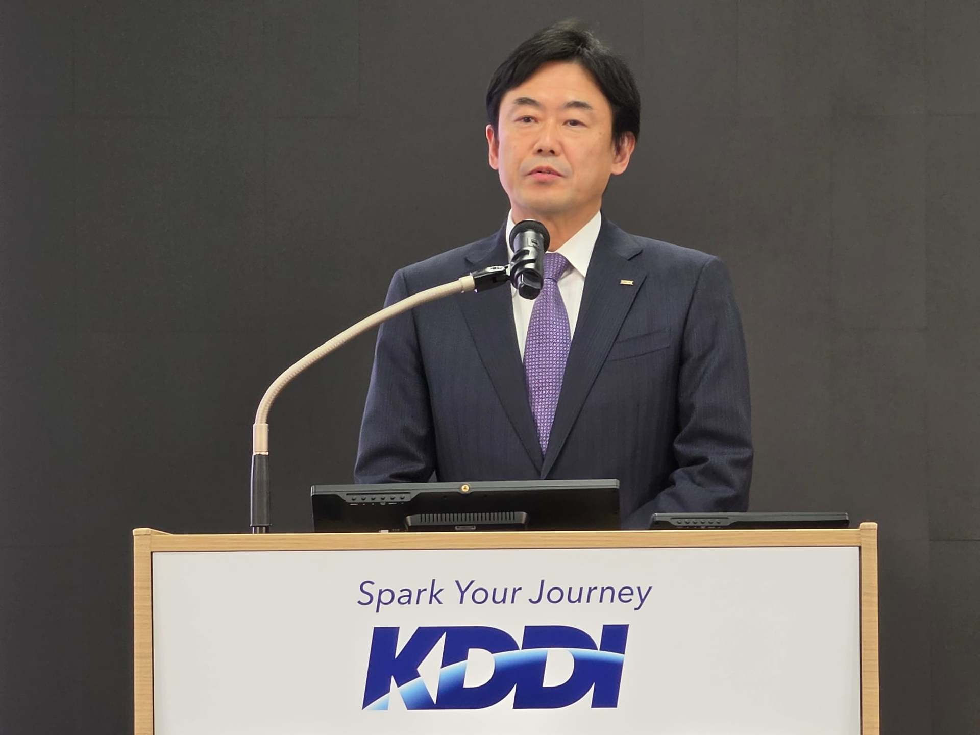 KDDIが値上げしても解約率が低下した理由 au、UQ mobile、povoを循環させ「脱・販促費競争」へ（1/2 ページ）