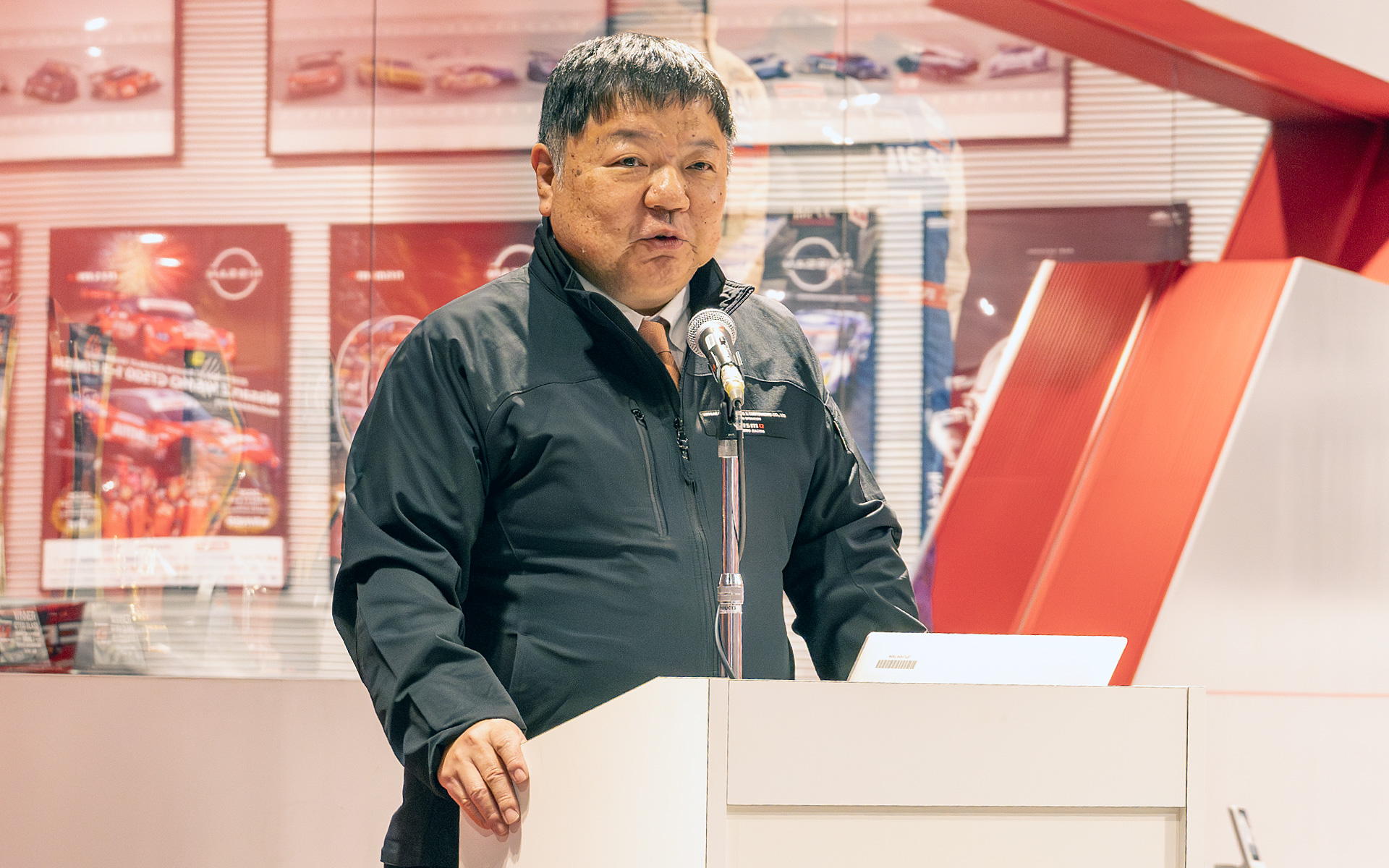 NISMOロードカーの車種数倍増など、NMCの真田社長がNISMOブランドの新たな取り組みについて説明