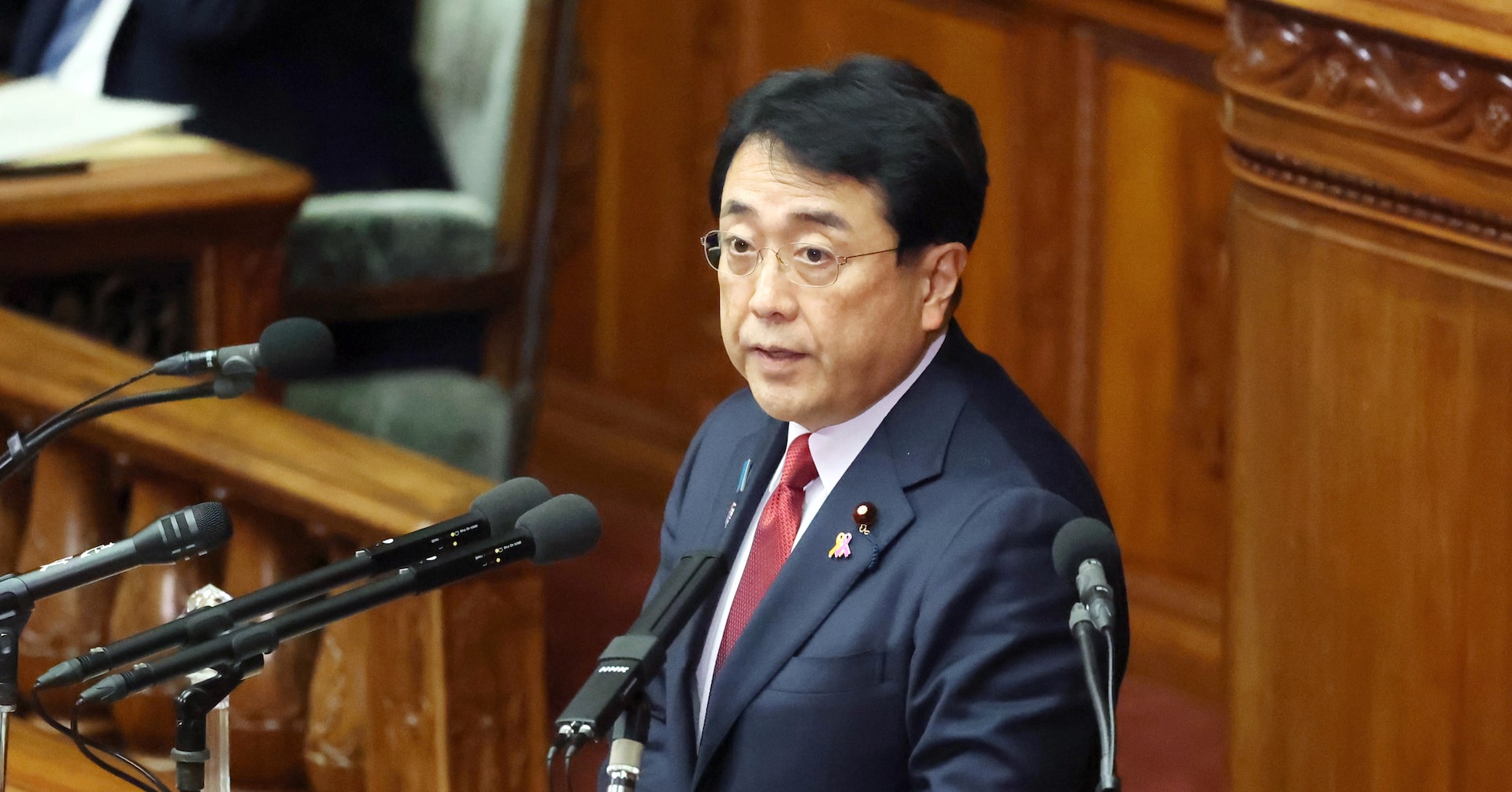 ＧＤＰギャップ足元マイナス、デフレ脱却判断できる状況でない＝赤沢再生相