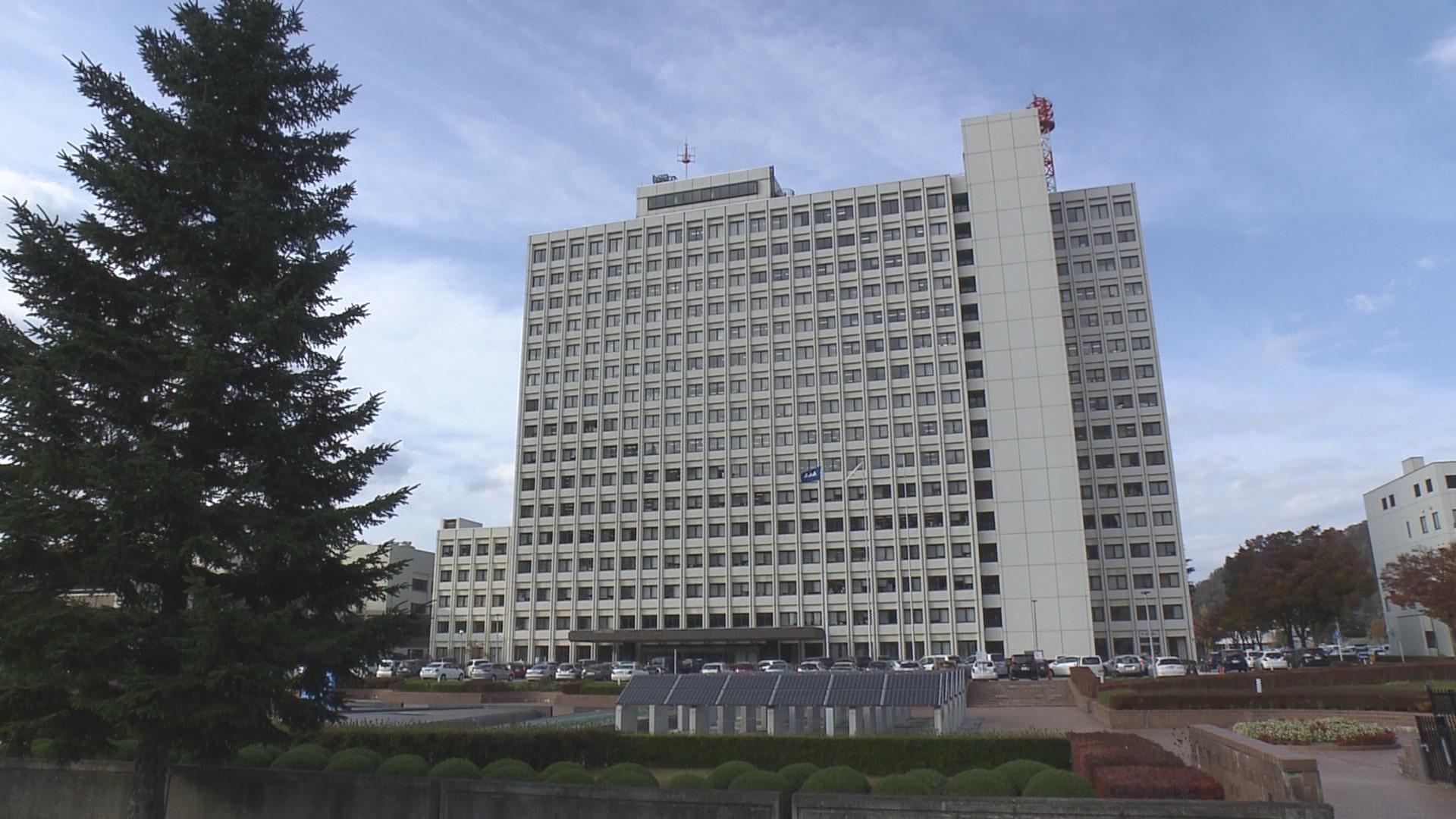 米沢市の公立高校女性用トレイに盗撮カメラ カメラはSDカード記録型、撮影者の姿も映っている可能性 しかしこれまで具体的な動きなし…今後どうなる（山形）