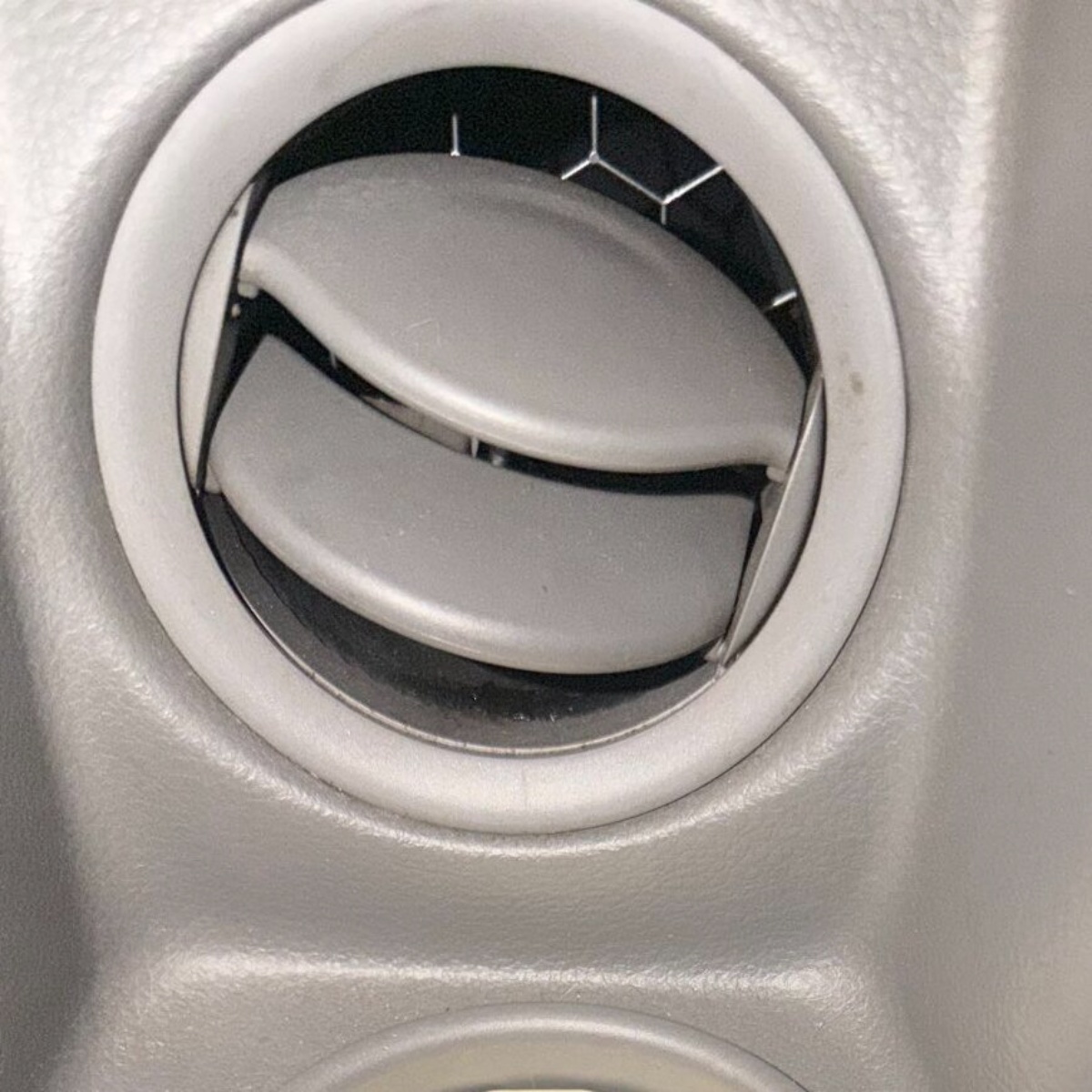 プリンを車で持ち帰ろうとしたら……「どーしよう」 絶望的な光景が550万表示「車をひっくり返せばいいのでは？」