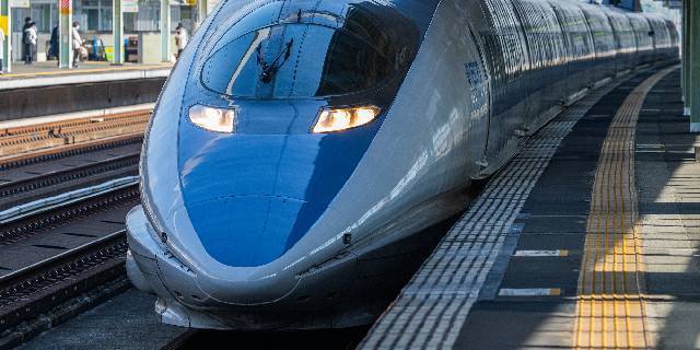 新幹線を緊急停止させた“乗り遅れ”親子に怒りの声…それでもJRが「損害賠償」を“請求できない”事情【弁護士解説】（弁護士JPニュース）