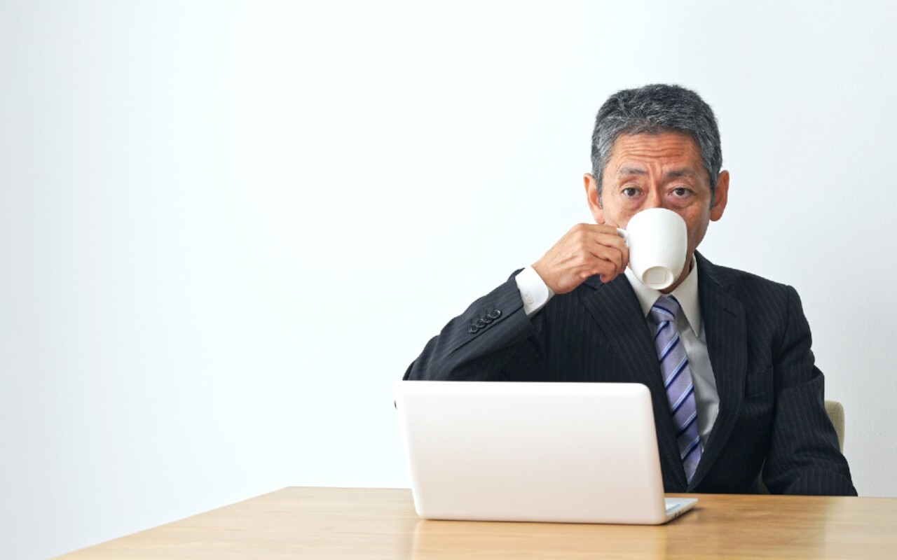 「資産3億円あるので…」今日も颯爽と定時退社をキメる55歳会社員。陰口にも動じず辞める気ゼロ「仕事が全然できない窓際おじさん」の裏の顔【FPの助言】（THE GOLD ONLINE（ゴールドオンライン））