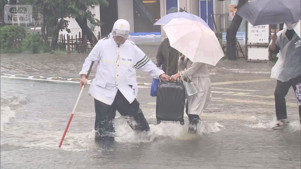 観光地の鎌倉・箱根で相次ぐ冠水 土砂崩れで女性生き埋めか