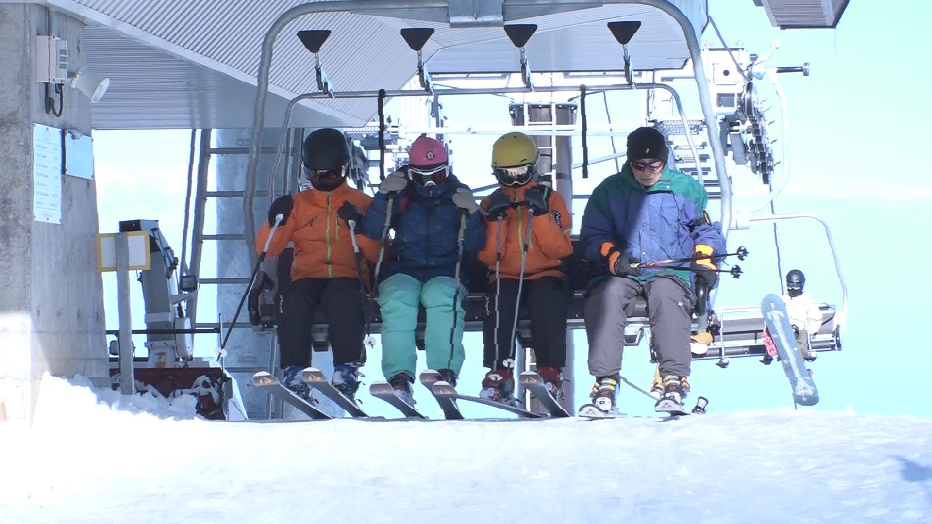 リフトリニューアル！キューピットバレイスキー場 家族連れなどでにぎわう