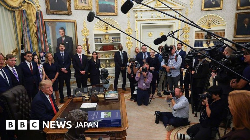 トランプ氏、CNNなど3社をホワイトハウスから「締め出す」と