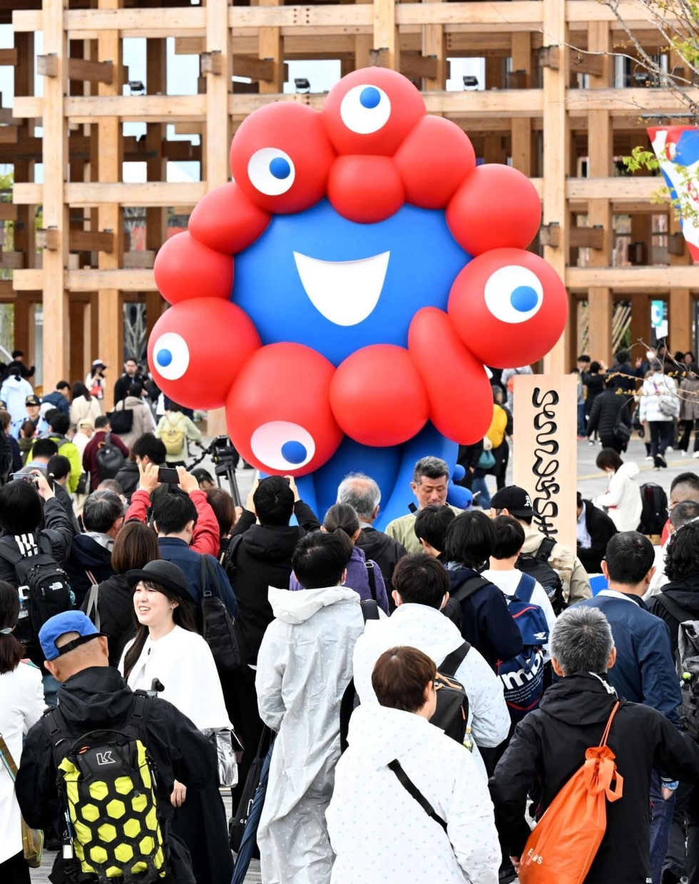 万博キャラ「ミャクミャク」生みの親が語る思い 神戸育ちの山下浩平さん「みなさんが育ててくれた」