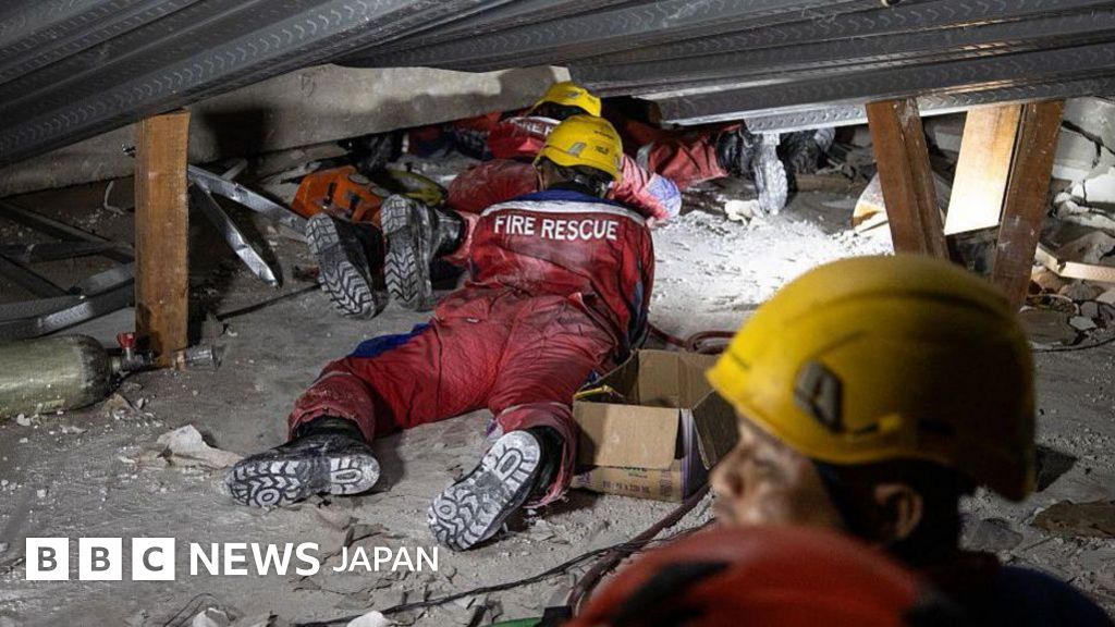 インドネシアで学校の建物崩壊、多数が閉じ込められた恐れ