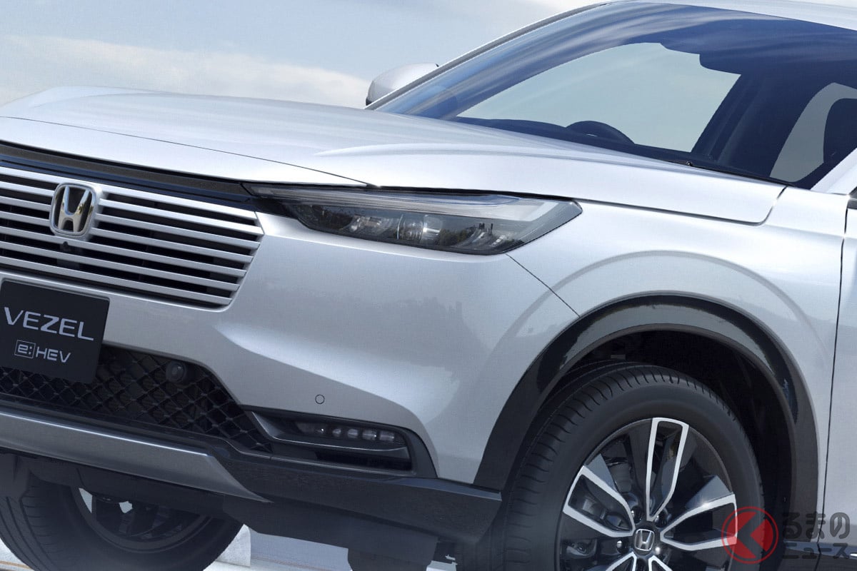 ホンダ「新クーペSUV」発表！ 流麗フォルム×洗練デザインがカッコいい！ 「ヴェゼル」に新たなメーカーオプション追加＆価格アップも！ 何が変わった？