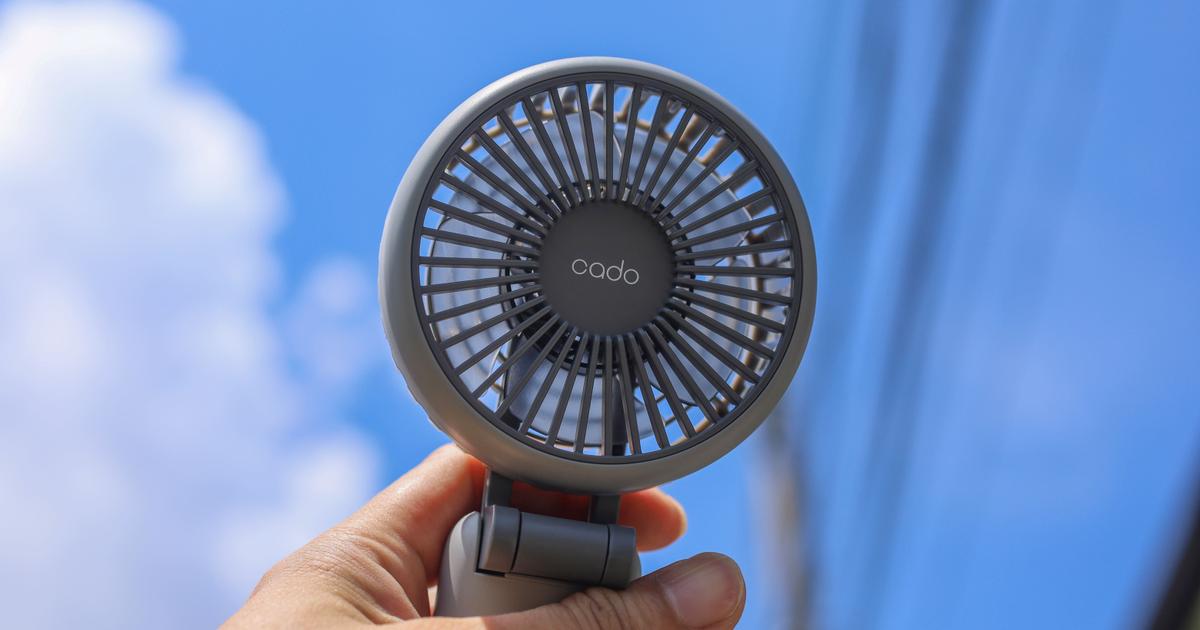 連続使用10時間のハンディファン。広い送風面積と力強い風が頼りになる