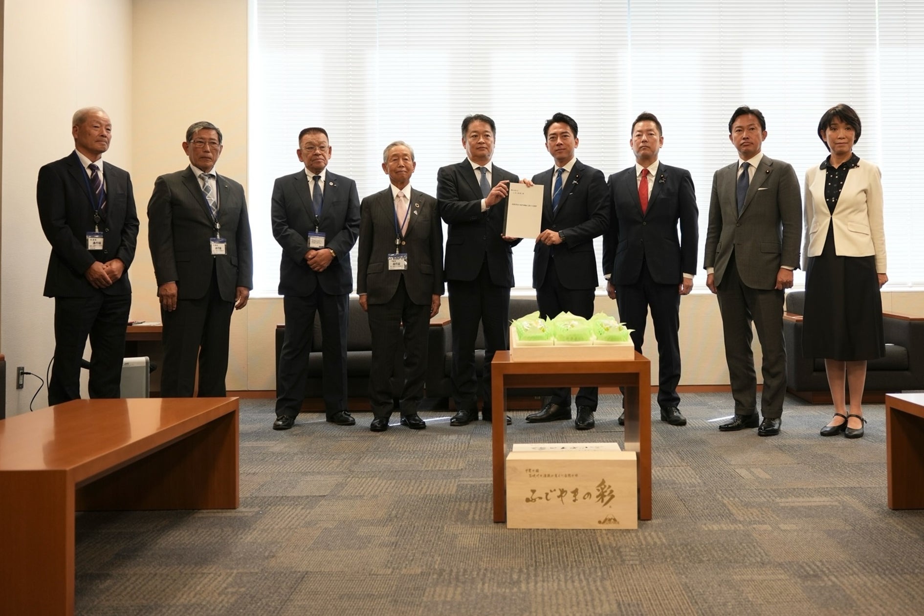 山梨県知事が小泉農水相・林官房長官に緊急要請 農水省のシャインマスカットの海外ライセンス展開方針 「到底容認できない」 ―国内産地の国際市場における競争環境整備を強く要請