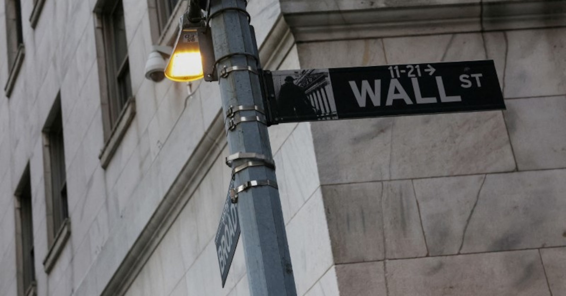 米銀行株が急落、自動車関連2社の経営破綻で不安高まる