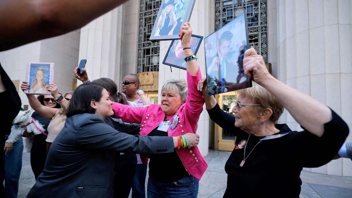 「同性愛で殺され」「俺たちは薬物の売人」新潮伝えたイランの秘密、SNS社員 花田紀凱 花田紀凱の週刊誌ウォッチング（1072）