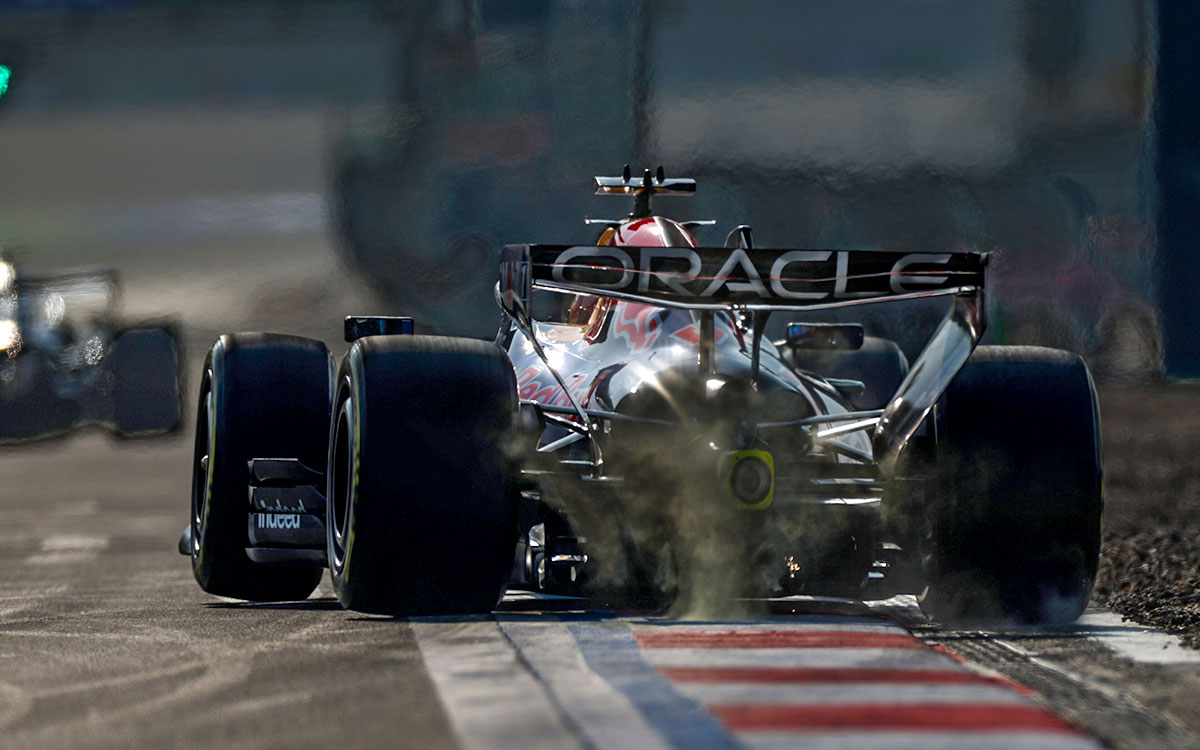 上海でレッドブルを襲った「惨事」の正体、あわやダブルQ2敗退。フェルスタッペン表情険しく／F1中国GPスプリント予選
