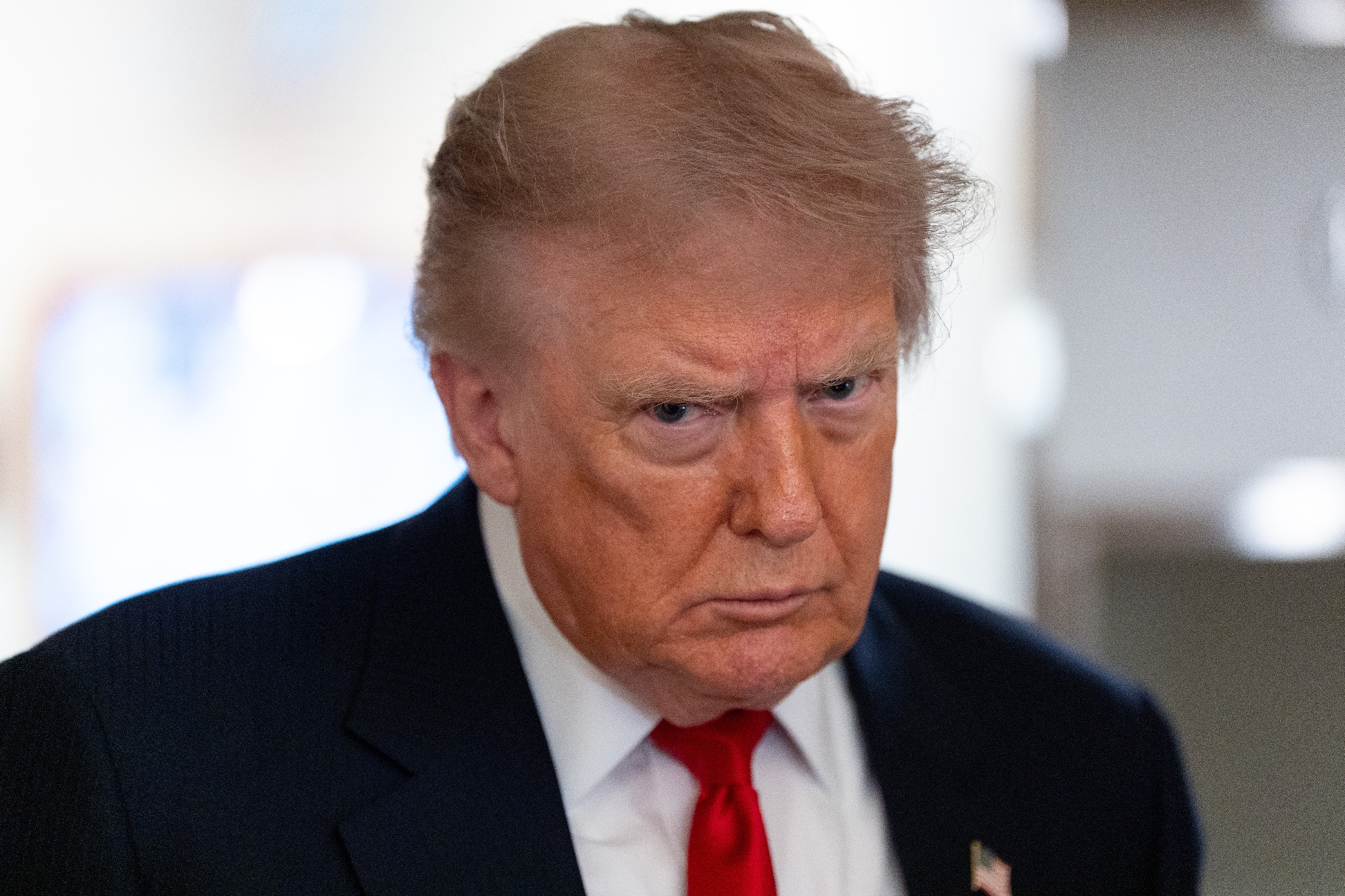 「すべての責任は誰かが取る」：難局において責任回避をはかるトランプ氏の傾向を見る（AP通信）