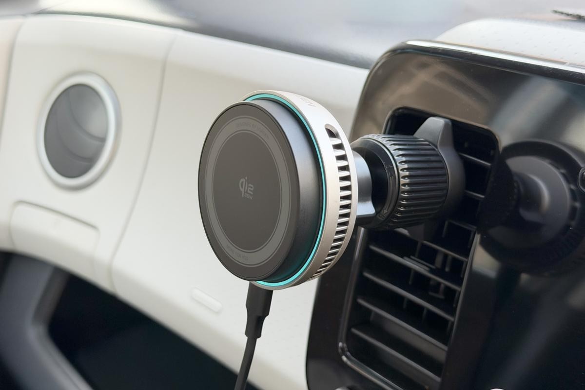 まさに死角なし！ 弱点を克服したUGREENの車載ワイヤレス充電器