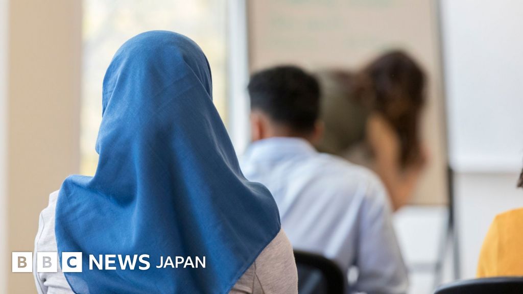 学校でのヘッドスカーフ着用禁止法が施行、14歳未満の女子生徒が対象 オーストリア