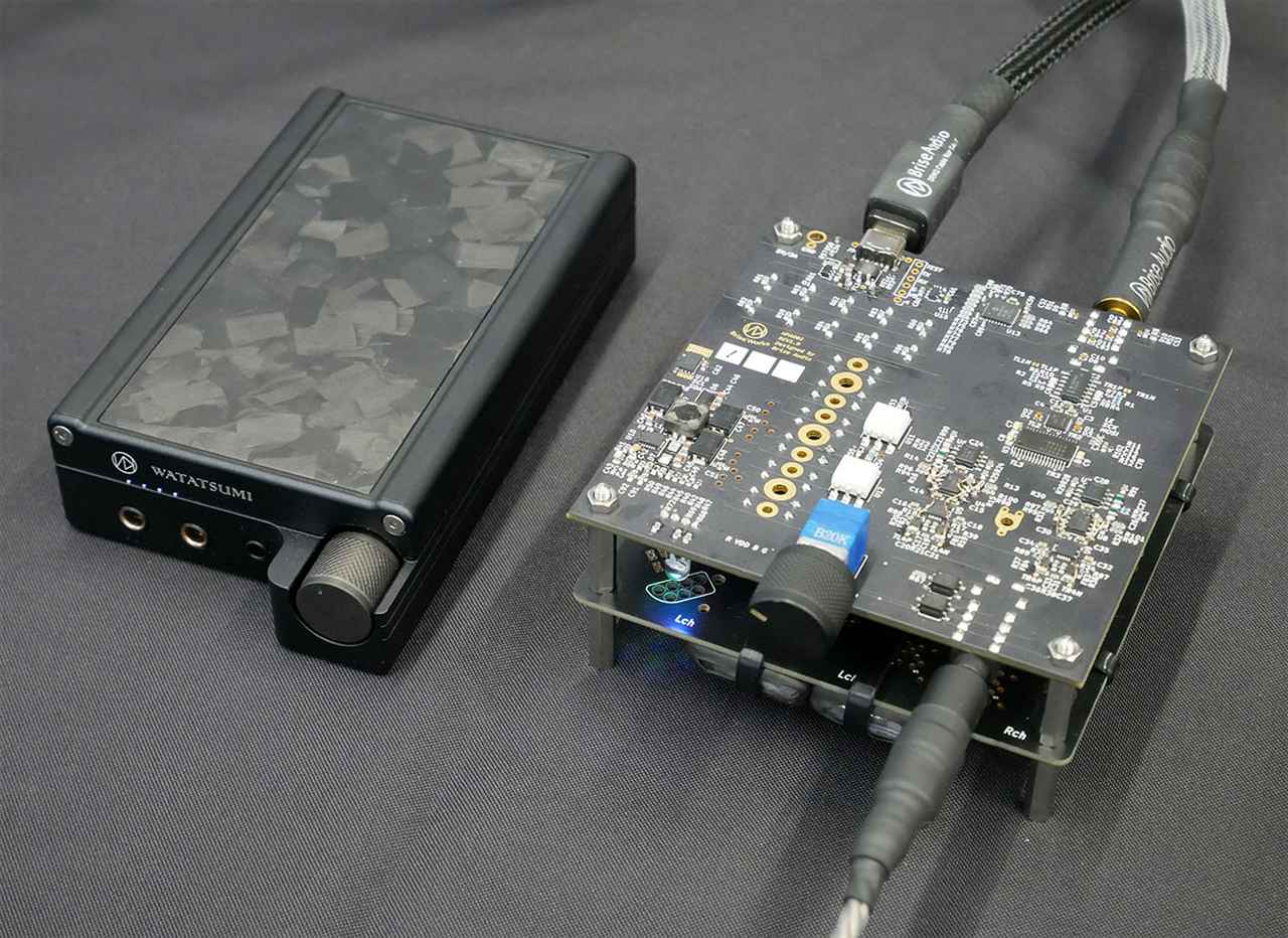 【秋のヘッドフォン祭2025 リポート08】BriseAudioの卓上コンパクトヘッドホンアンプの試作機は、クリーン＆力強いサウンドを聴かせる。BriseAudio／Meze Audio／Burson Audio