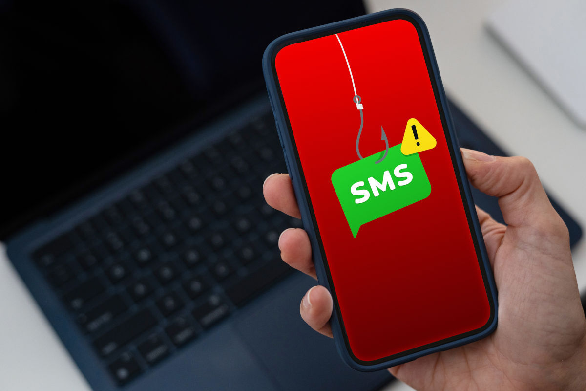 アップルの全iPhoneユーザーに警告 こんなSMSには返信するな