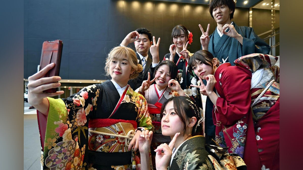 ２０歳の節目決意新た 宮城県内で式典 櫻坂４６・山川さん プロゴルファー・倉林さん 抱負語る