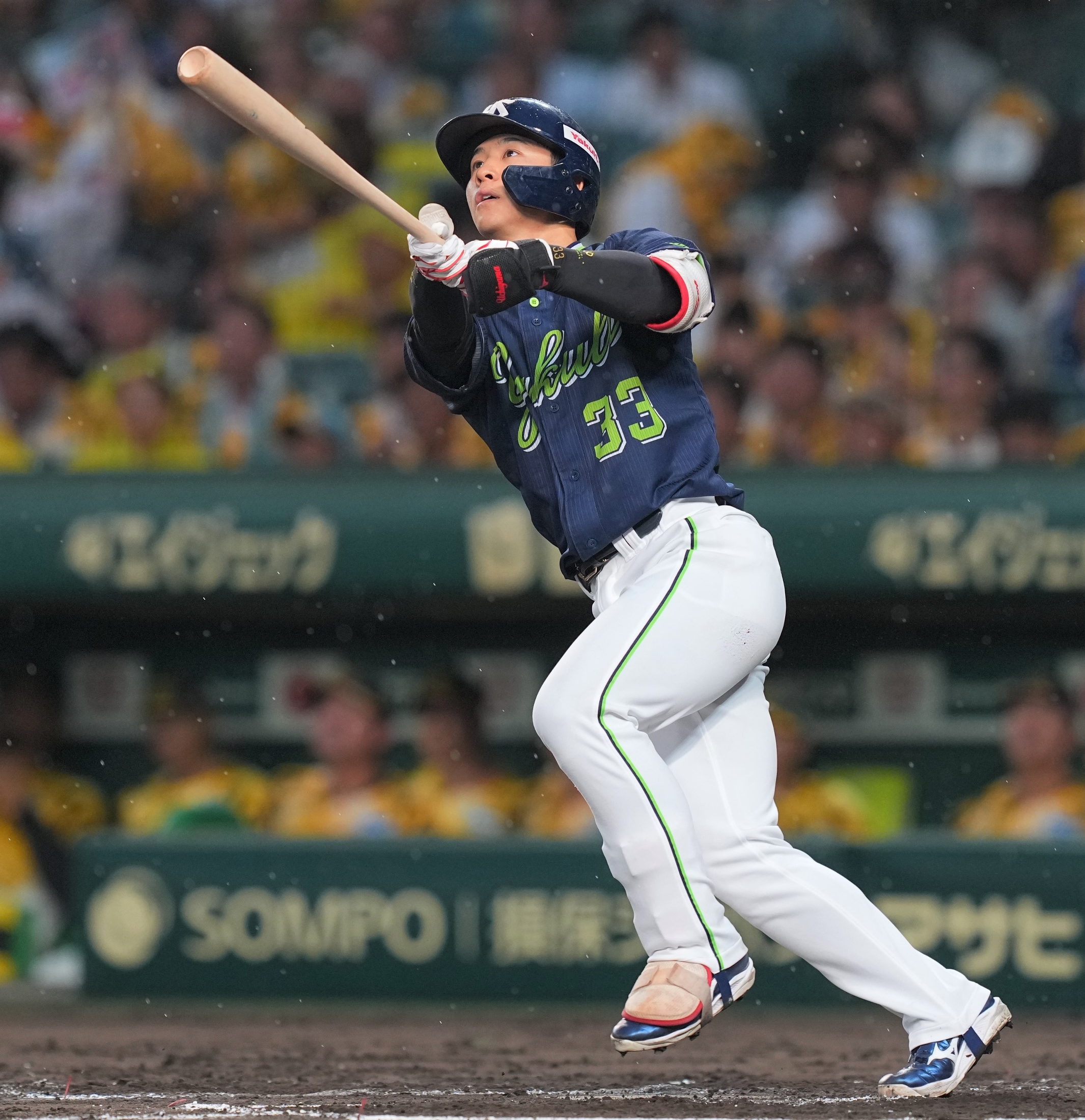 【ヤクルト】11連勝中阪神に5投手継投で勝利 内山が自身2年ぶり満塁弾 ランバート5回3失点＆先制打で2勝目 清水今季初セーブ