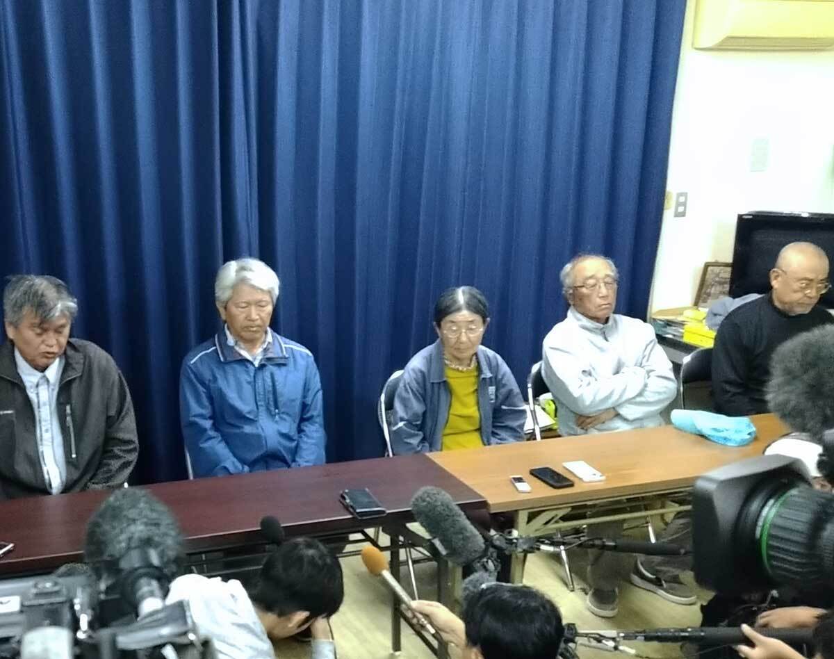 《態度に批判続出》辺野古事故は“腕組んで仏頂面” 福島バス事故は営業担当者が“ヘラヘラ”笑み浮かべ…会見で問われる当事者の“真摯”な姿勢