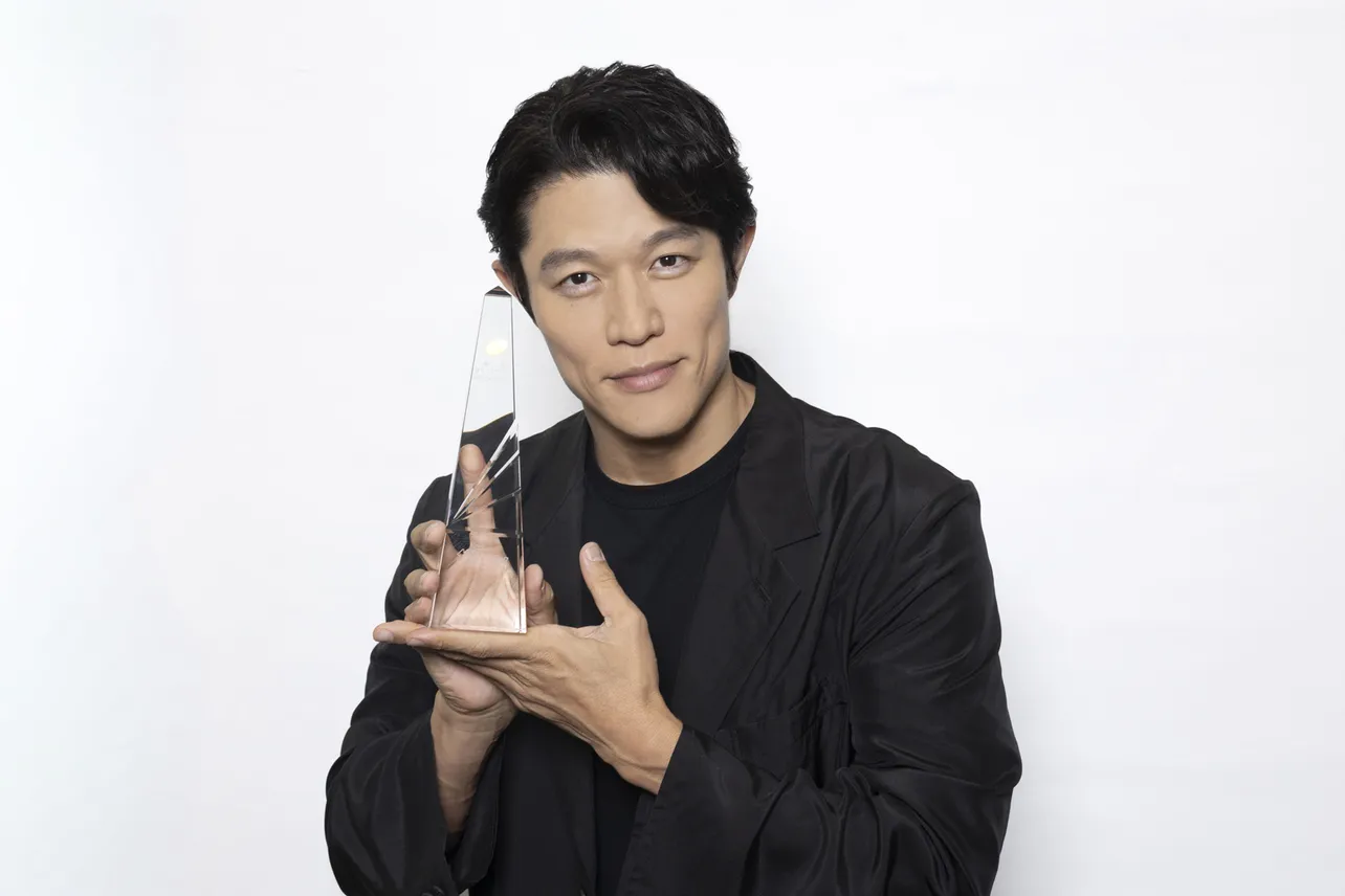 ＜ドラマアカデミー賞＞鈴木亮平が主演男優賞 「松山(ケンイチ)くんの映像と音声を浴び続け…」“リブート”を成立させた役作り
