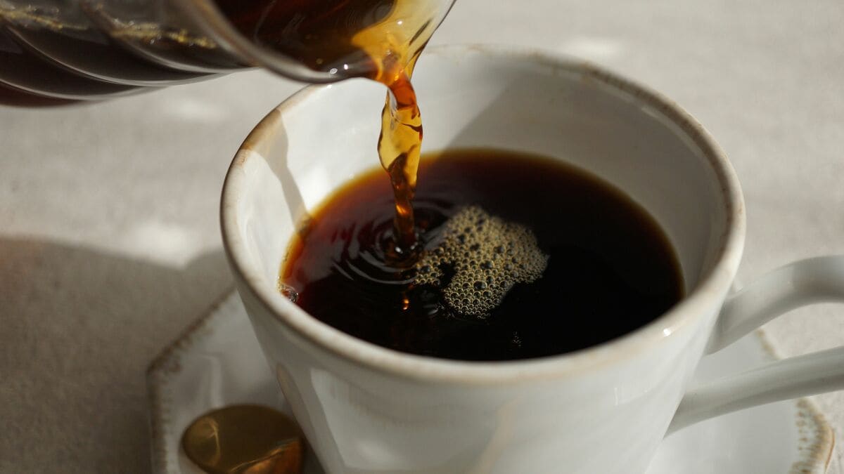昼食後のコーヒーは何時まで飲んでいいのか…睡眠専門の医師が明示｢就寝時間から逆算するタイムリミット｣